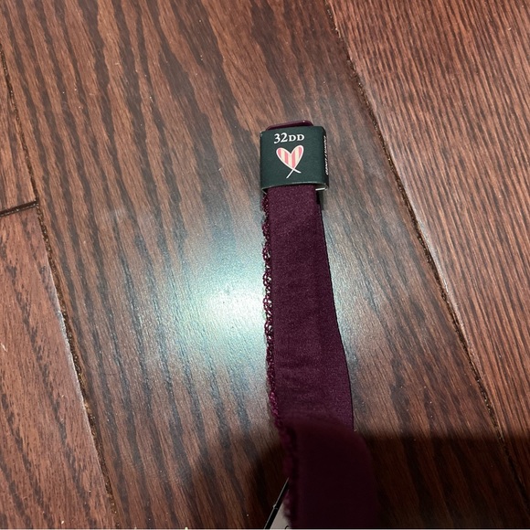 BNWT Victoria Secret Bra - Picture 2 of 3